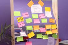 A (laughing) mirror of possibilities. During a network meeting, visitors could post their search query on the XXL mirror with a post-it. Very successful initiative!